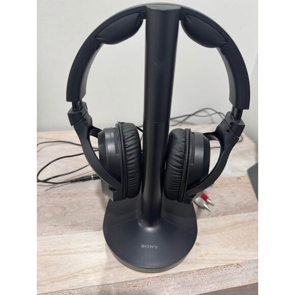 Sony RF400 Wireless Home Theater Headphones for Watching TV - Picture 1 of 7